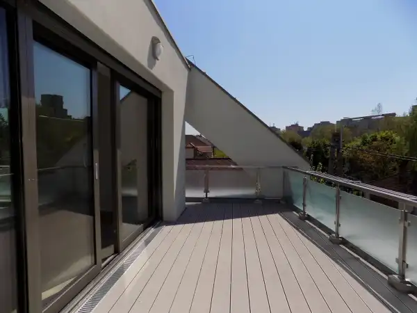 Kiadó újszerű lakás, Székesfehérvár 4 szoba 101 m² 390 E Ft/hó