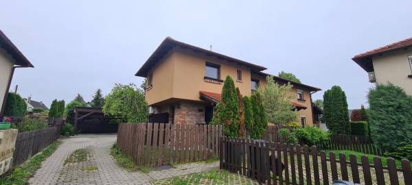 kiadó újszerű lakás, Tata