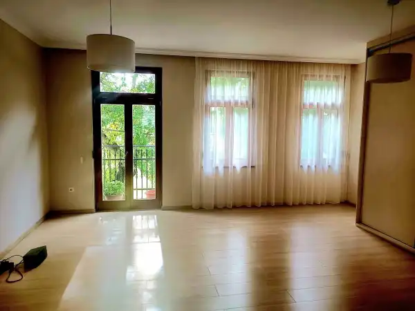 Kiadó újszerű lakás, Vác 3 szoba 90 m² 325 E Ft/hó