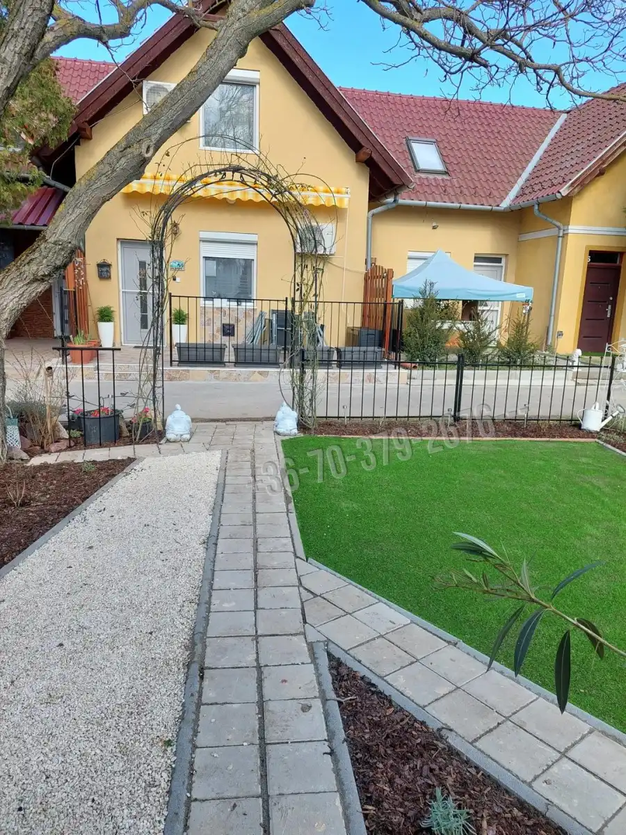 kiadó újszerű nyaraló, Siófok