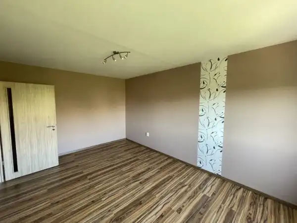 Kiadó újszerű panel lakás, Paks 2 szoba 52 m² 130 E Ft/hó
