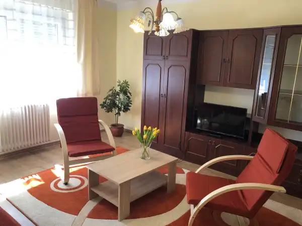 Kiadó újszerű panel lakás, Paks 2 szoba 54 m² 150 E Ft/hó