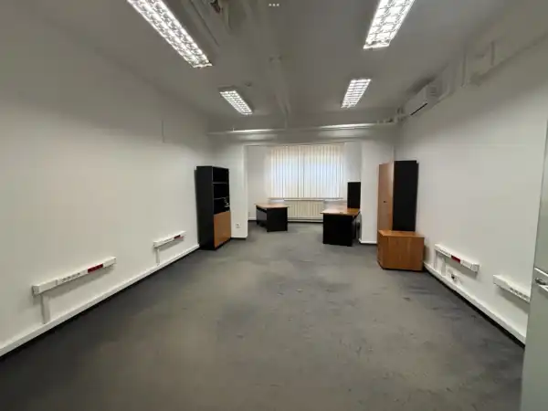 Kiadó újszerű üzleti ingatlan, Békéscsaba 11 szoba 566 m² 1.40 M Ft/hó
