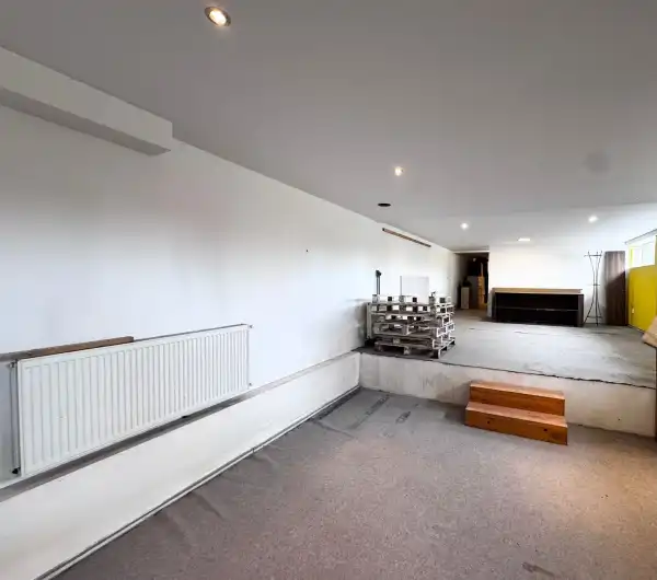 Kiadó üzlethelyiség udvarban, Andráshida 4 szoba 90 m² 120 E Ft/hó + Áfa