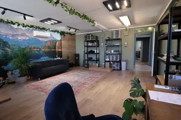 Kiadó üzlethelyiség udvarban, Szeged 113 m² 190 E Ft/hó