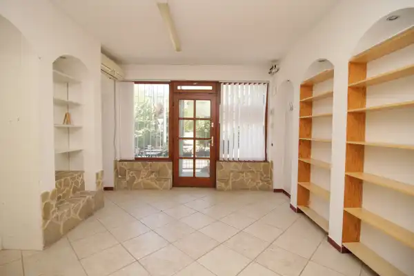 Kiadó üzlethelyiség utcai bejáratos, Budapest, II. kerület 1 szoba 25 m² 170 E Ft/hó