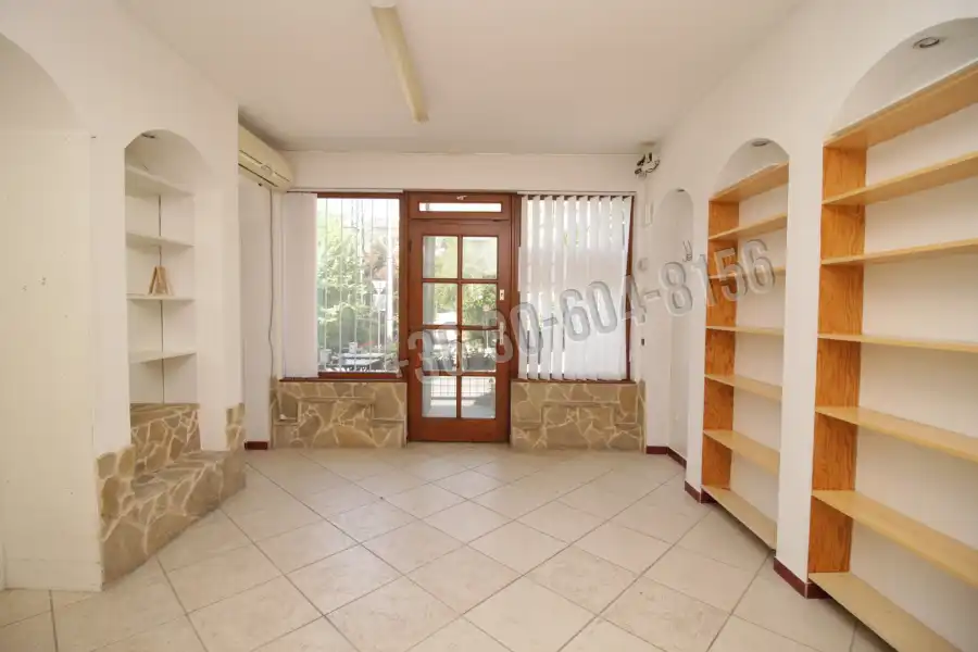 kiadó üzlethelyiség utcai bejáratos, Budapest, II. kerület