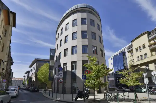 Kiadó üzlethelyiség utcai bejáratos, Budapest, II. kerület 302 m² 2.51 M Ft/hó + Áfa