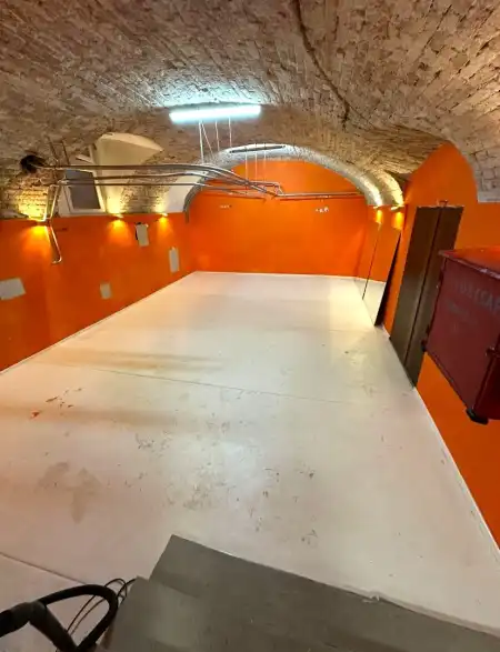 kiadó üzlethelyiség utcai bejáratos, Budapest, V. kerület