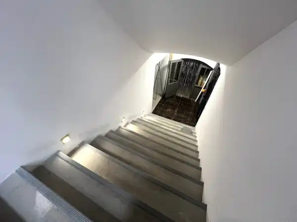 Kiadó üzlethelyiség utcai bejáratos, Budapest, V. kerület 150 m² 377 E Ft/hó