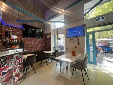 kiadó üzlethelyiség utcai bejáratos, Budapest, VI. kerület