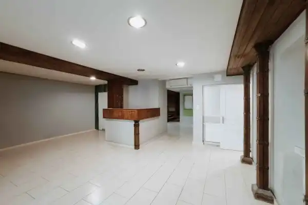 Kiadó üzlethelyiség utcai bejáratos, Budapest, VI. kerület 126 m² 1.01 M Ft/hó