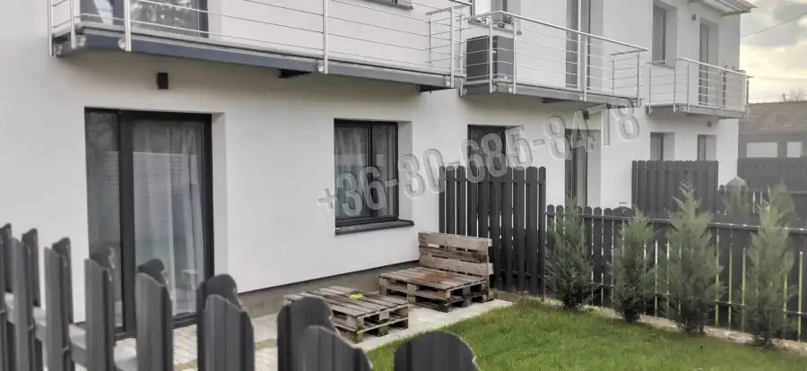kiadó üzlethelyiség utcai bejáratos, Dunaharaszti