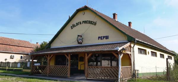kiadó üzlethelyiség utcai bejáratos, Ipolyvece