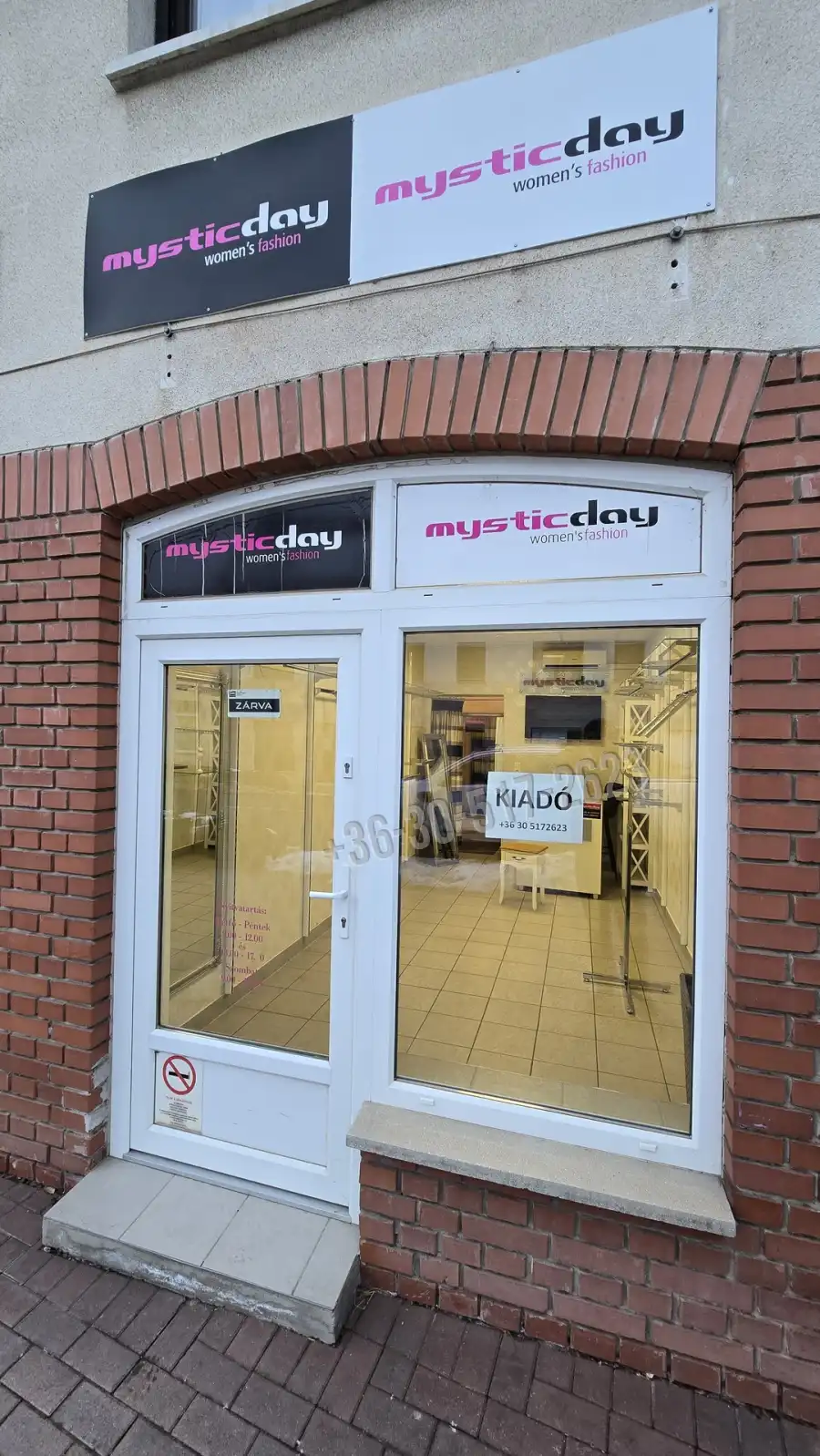 kiadó üzlethelyiség utcai bejáratos, Paks