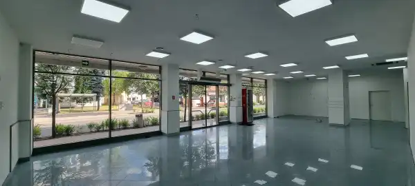 Kiadó üzlethelyiség utcai bejáratos, Paks 2 szoba 305 m² 1.00 M Ft/hó