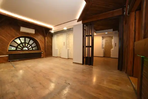 Kiadó üzleti ingatlan, Budapest, VI. kerület 4 szoba 126 m² 2.6 M Ft/hó