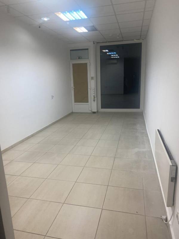 kiadó üzleti ingatlan, Komárom