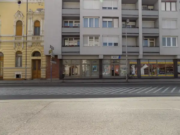 Kiadó üzleti ingatlan, Pápa 1+1 szoba 40 m² 100 E Ft/hó