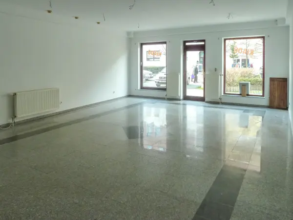 Kiadó üzleti ingatlan, Sopron 74 m² 300 E Ft/hó